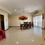 Entire 3 Bed Room Luxurious Apartment In Colombo 8