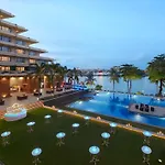 Cinnamon Lakeside