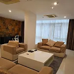 Platinum One-3 Bedroom Luxury Private Apartment - Colombo 3