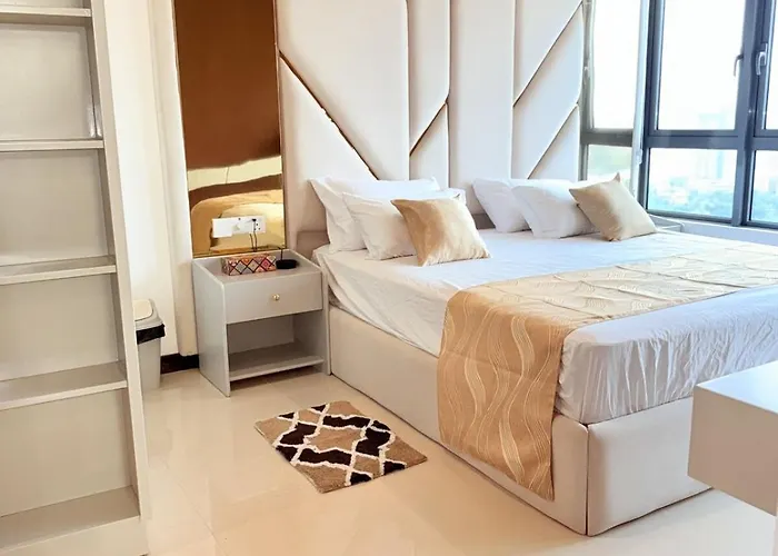 Chevalra Luxury Tri-Zen Apartment In Central Colombo - Galle-Face & Lotus Tower View