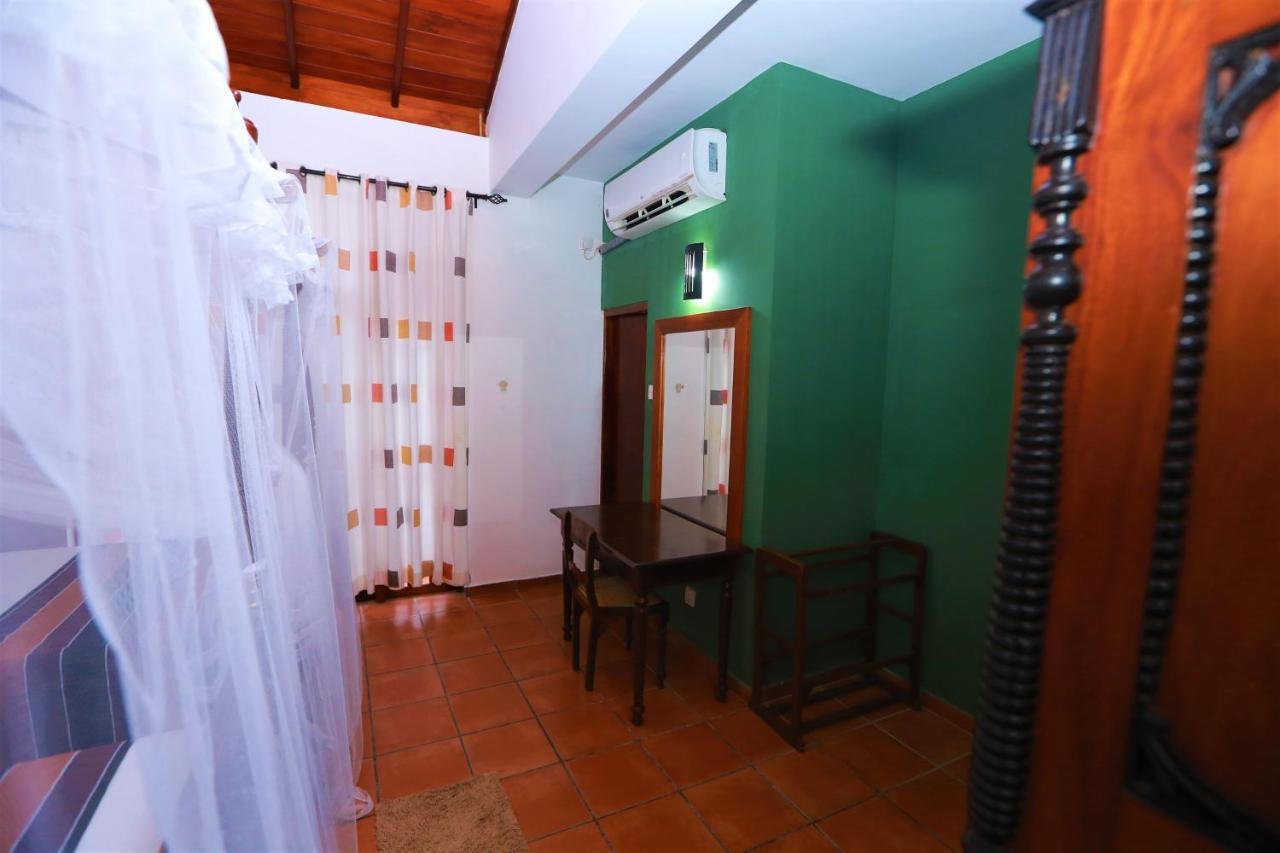 Rose 5 * Colombo