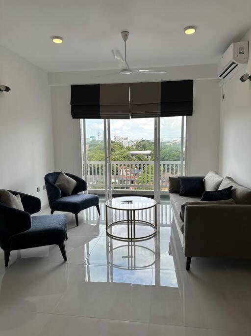 Luxury 3 Bed Flat In 7 Apartment