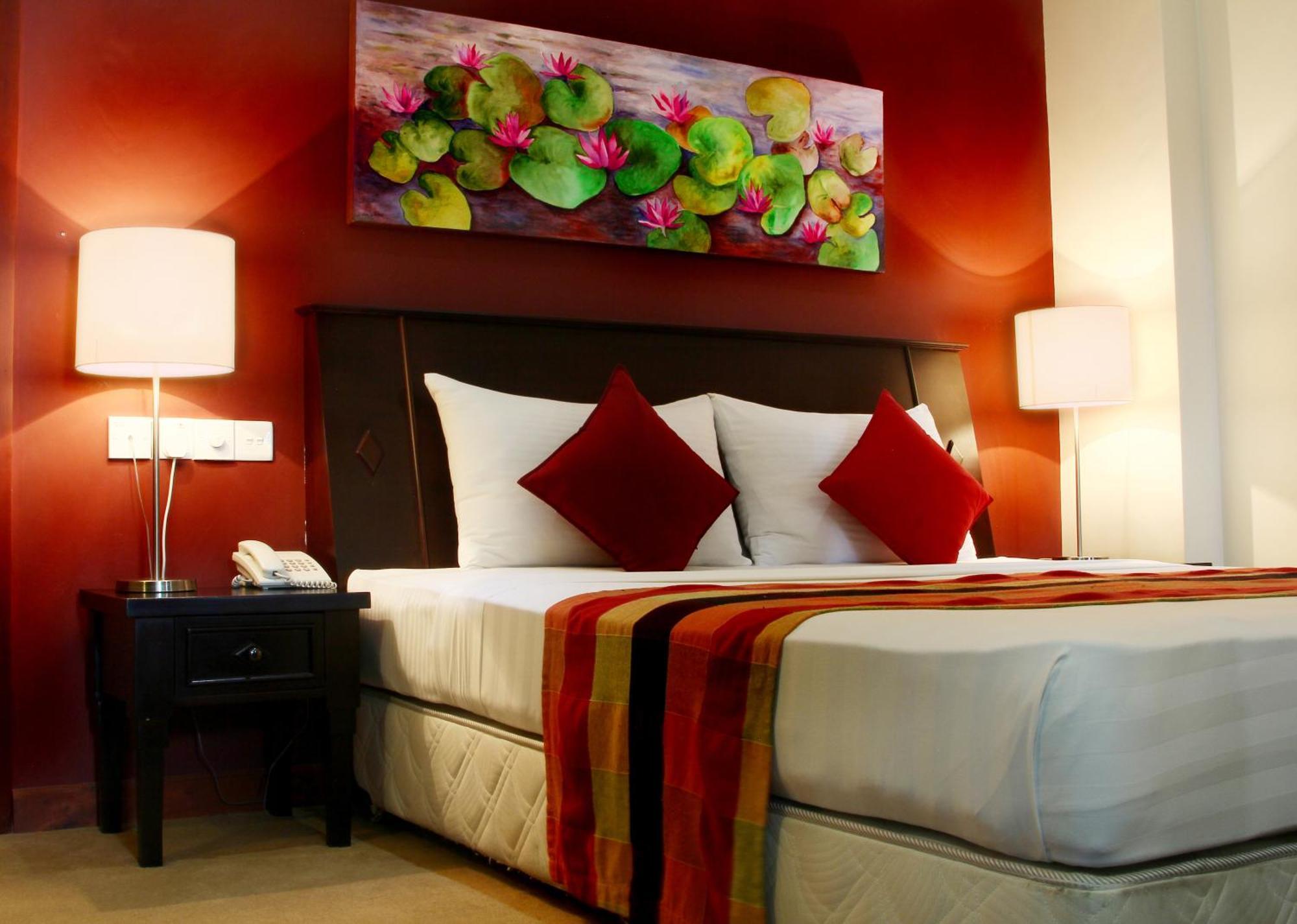 Hotel Opulent River Face 2*