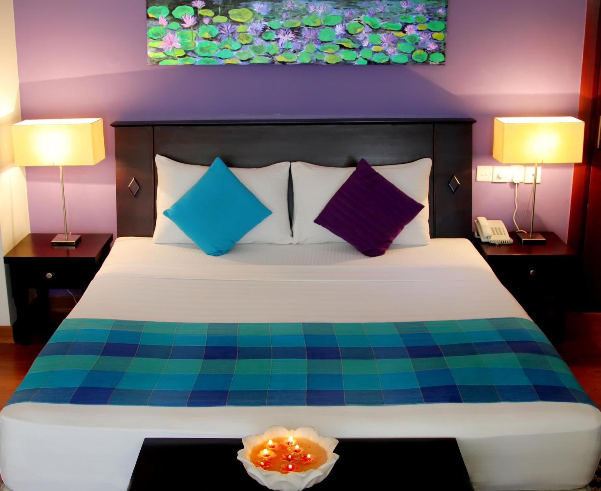 Hotel Opulent River Face 2*