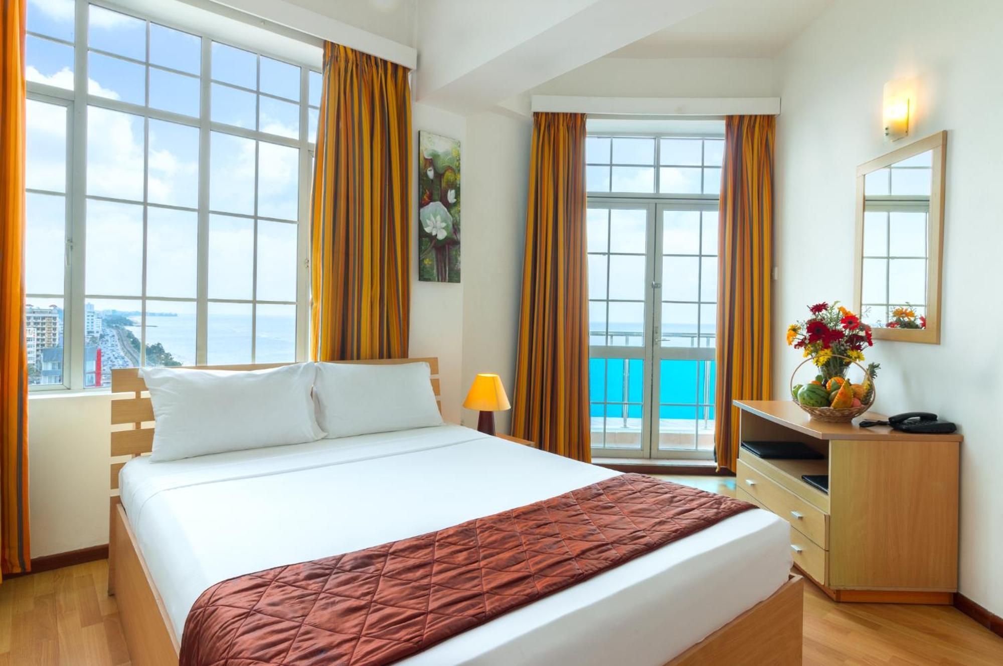 Global Towers & Hotel 4*
