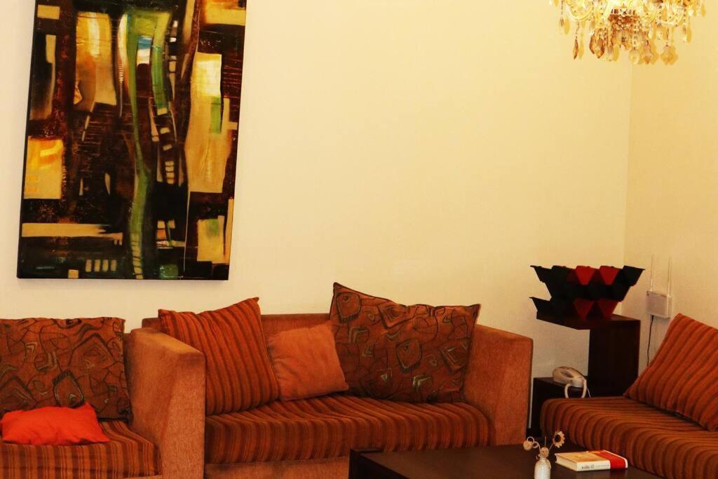 Entire 3 Bed Luxurious In 8 Apartment