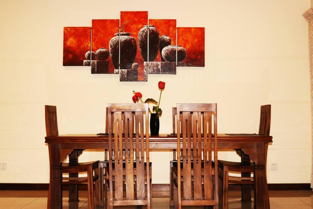 Entire 3 Bed Luxurious In 8 Apartment *