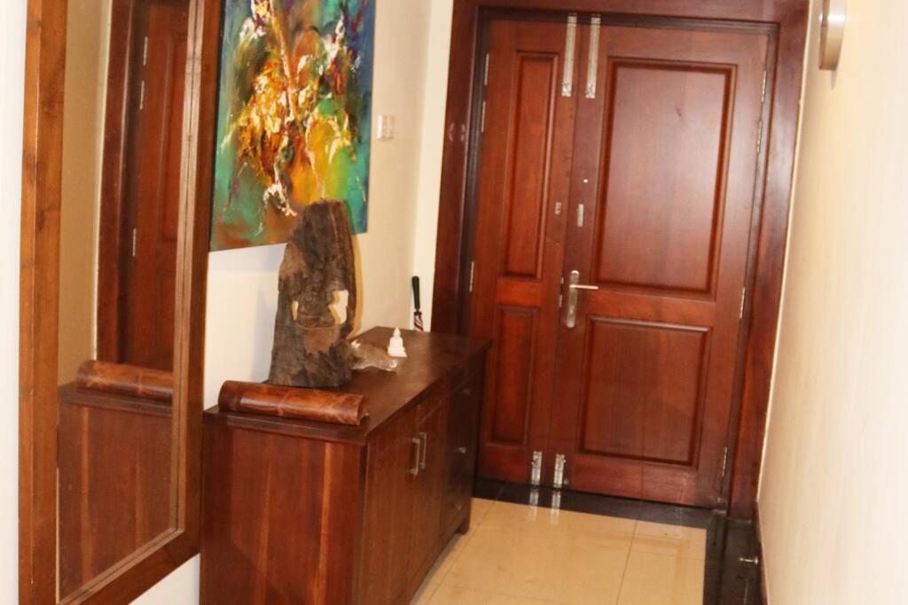 Entire 3 Bed Luxurious In 8 Apartment *