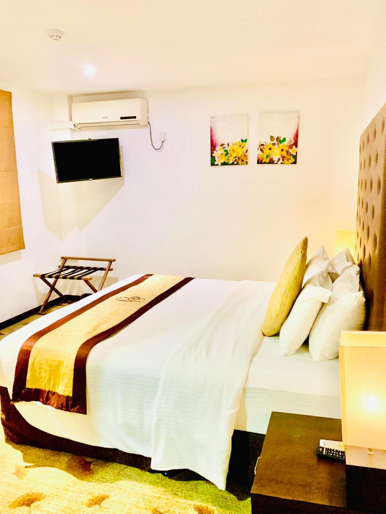 Hotel 02 3*