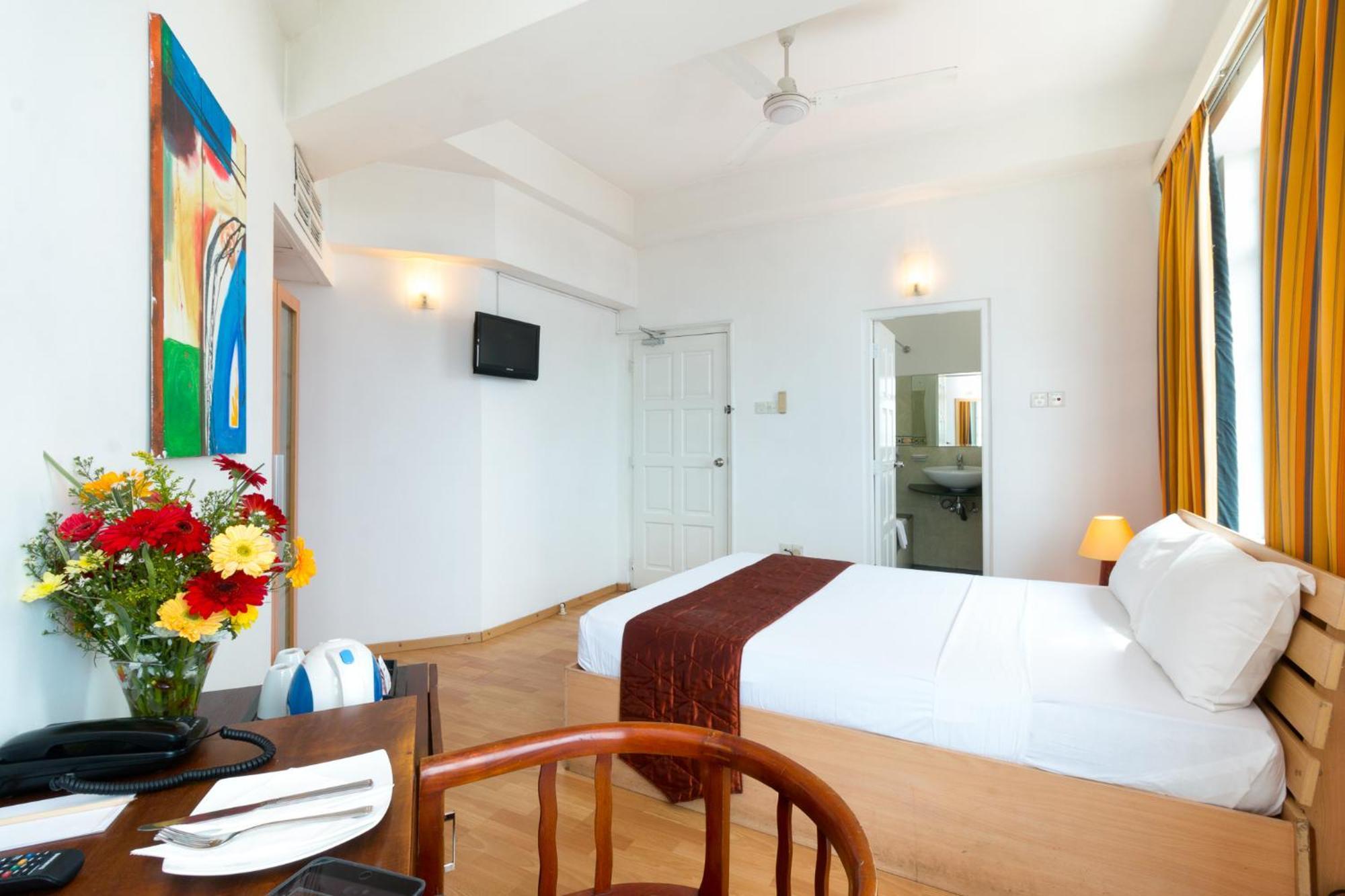 Global Towers & 4* Colombo