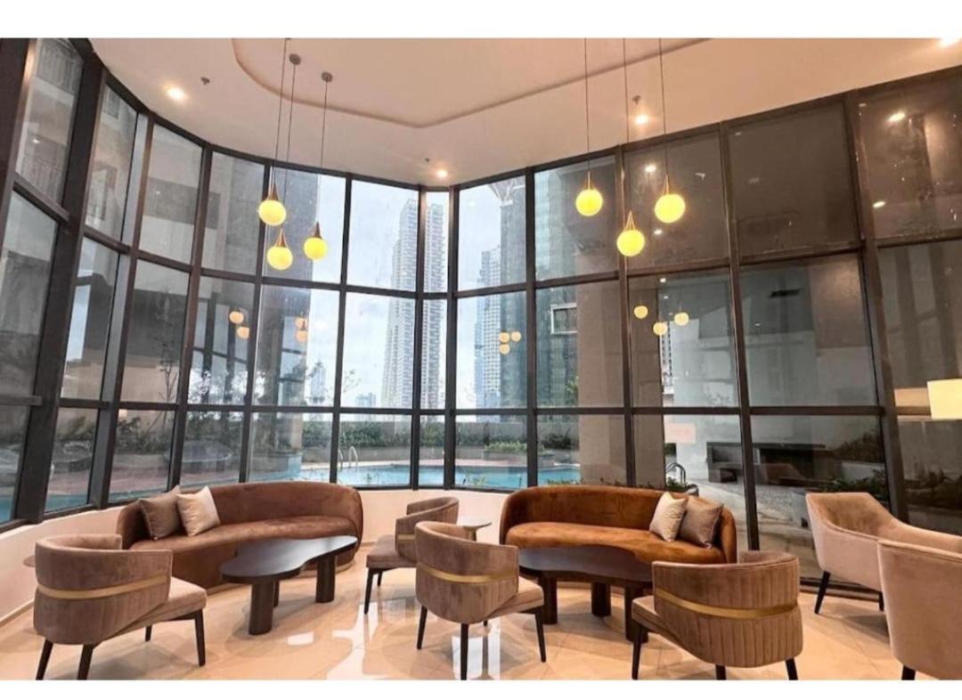 Apartment Luxury 32nd Floor 2 Bed-2 Bath With Pool, Harbour & Lotus Tower Views