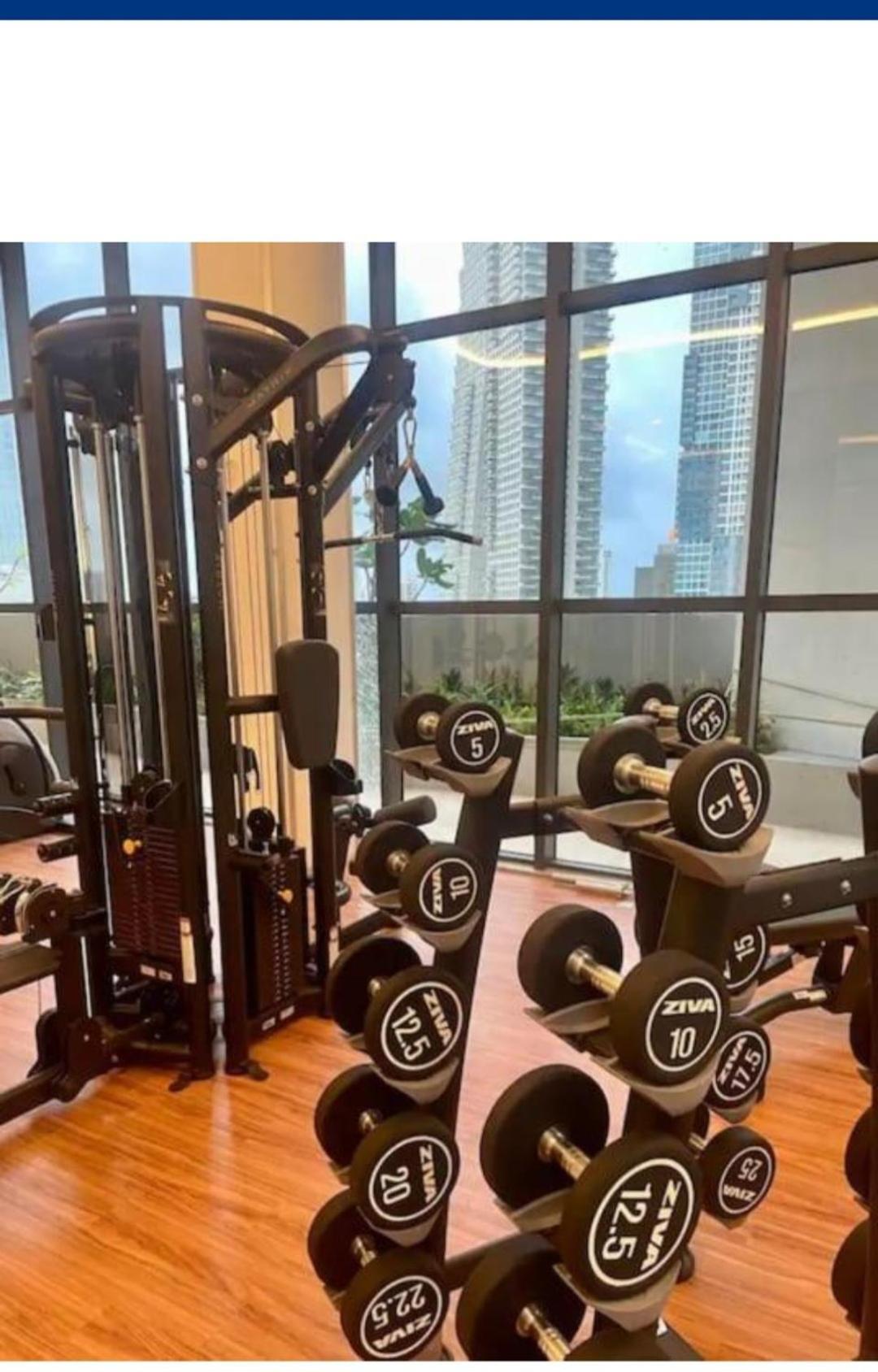 Luxury 32nd Floor 2 Bed-2 Bath With Pool, Harbour & Lotus Tower Views Apartment *