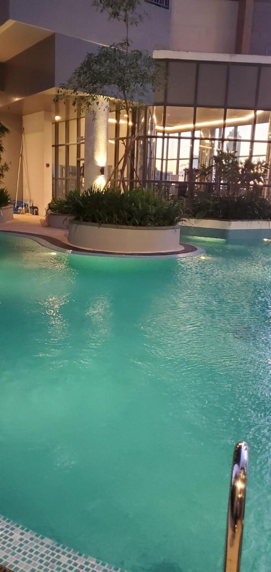 Luxury 32nd Floor 2 Bed-2 Bath With Pool, Harbour & Lotus Tower Views Apartment