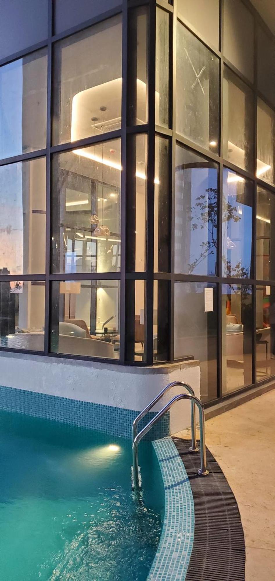Luxury 32nd Floor 2 Bed-2 Bath With Pool, Harbour & Lotus Tower Views Colombo