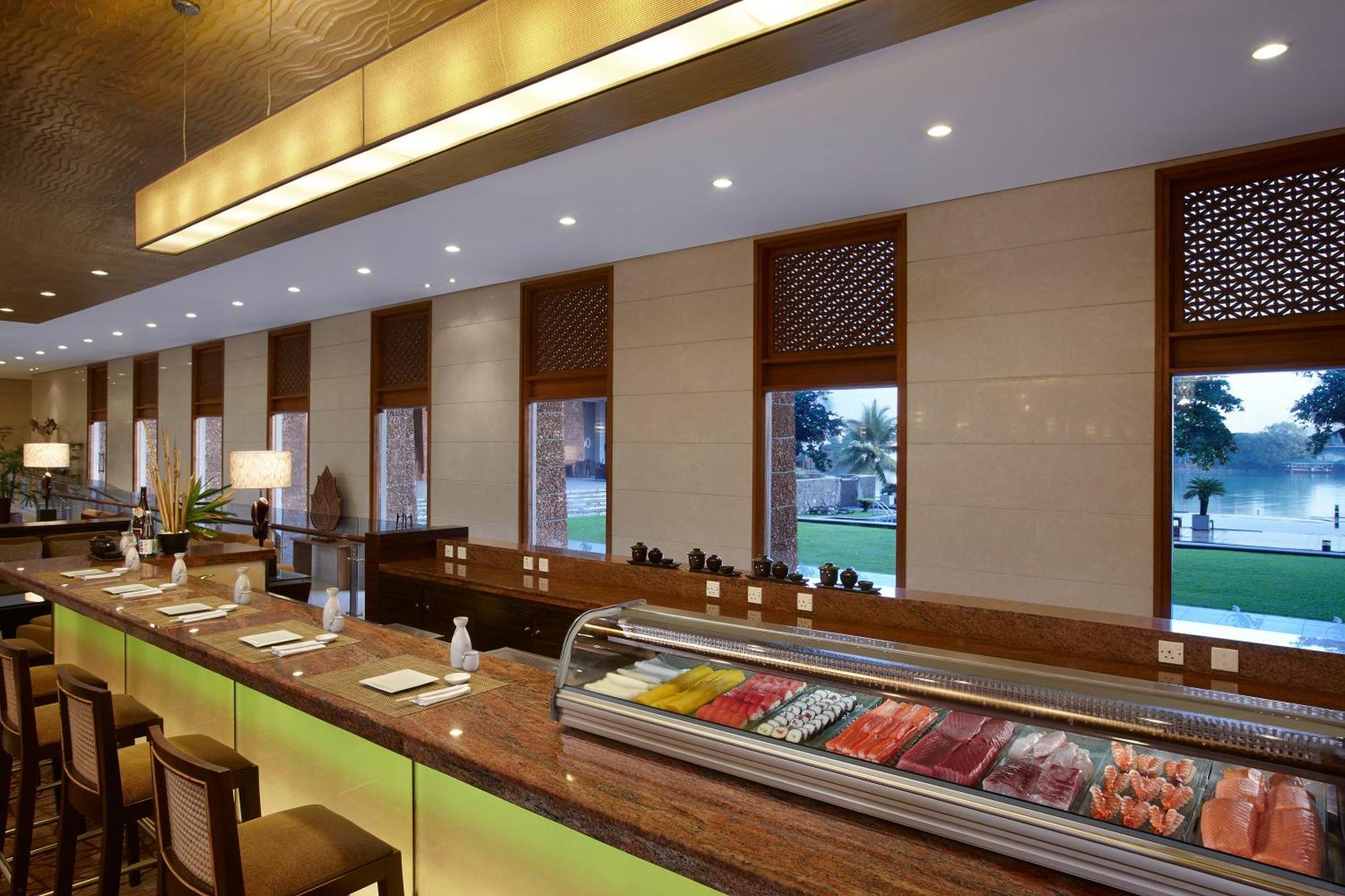Cinnamon Lakeside Hotel Colombo