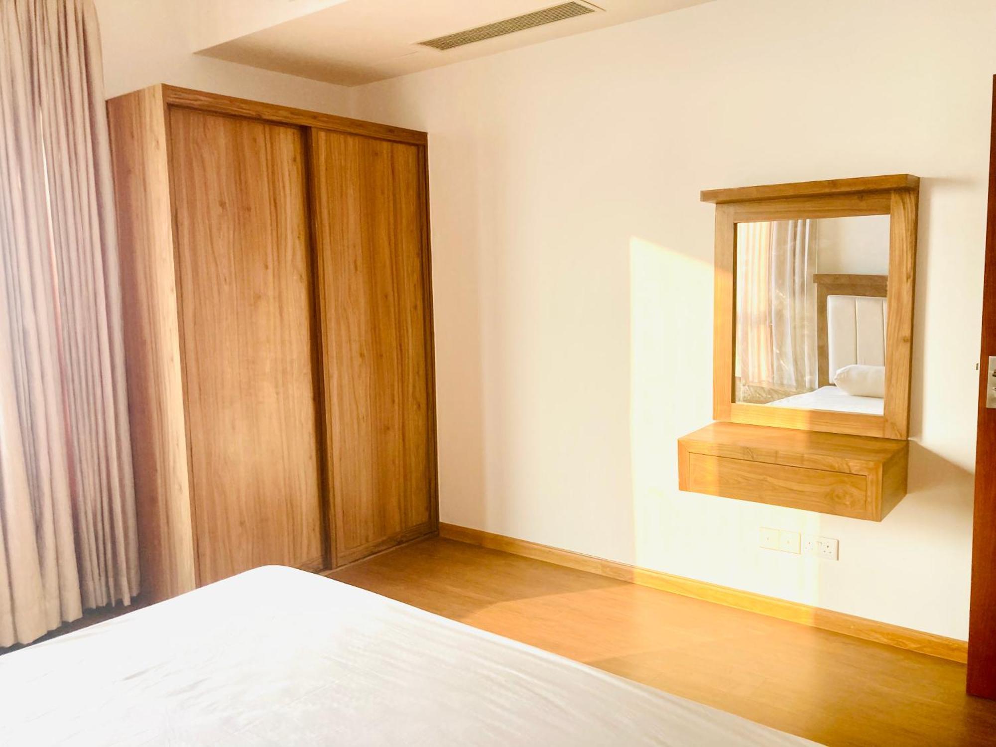Monaara Lesuire 3 *
