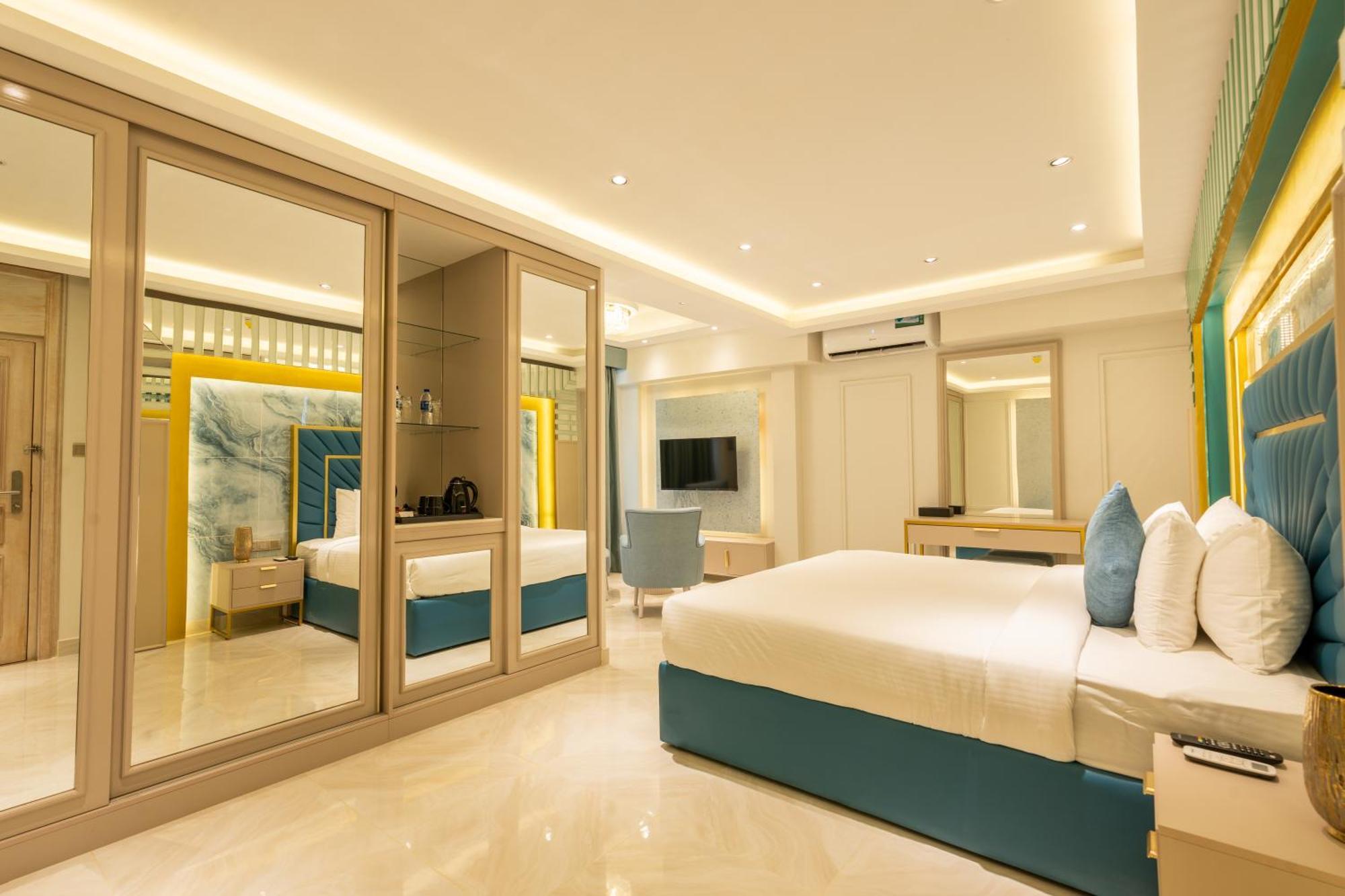 Marine Bay Hotel *