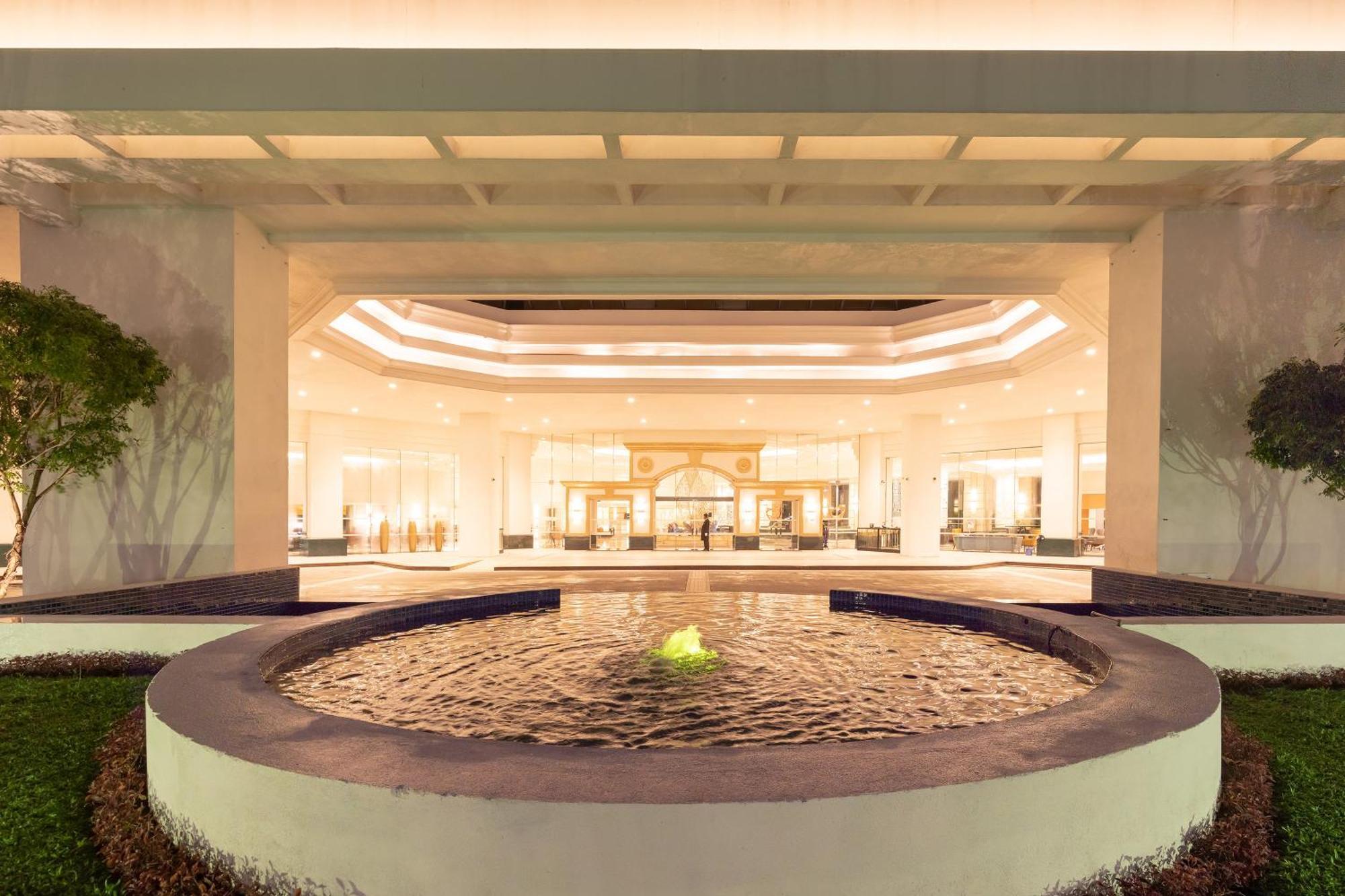 Cinnamon Grand Hotel 5*