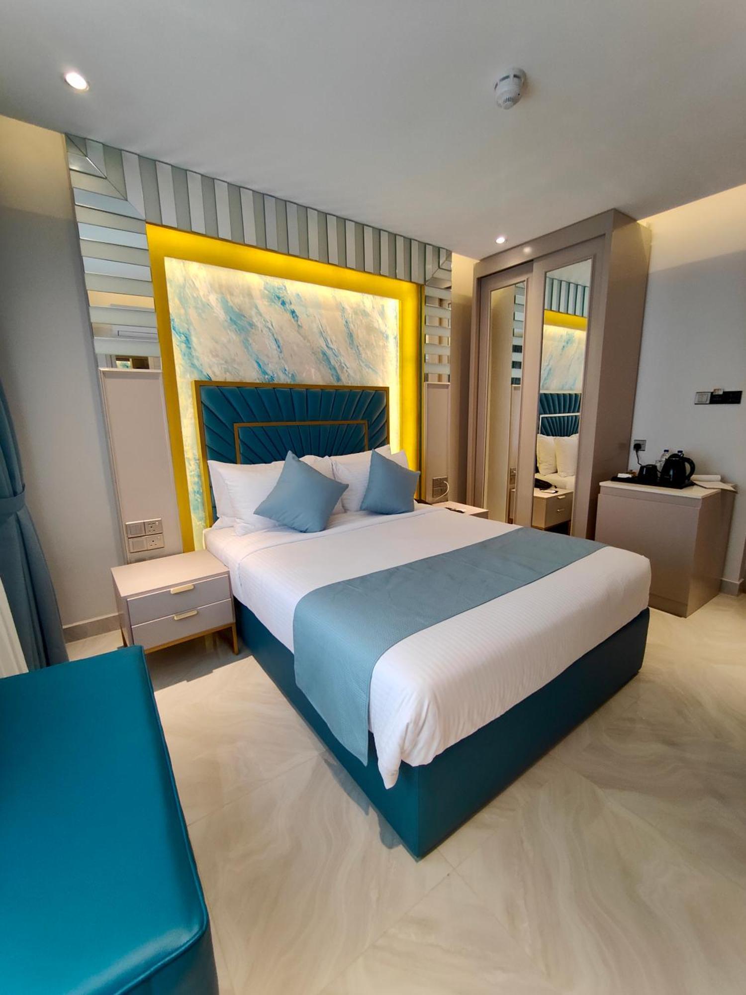 Marine Bay Hotel *