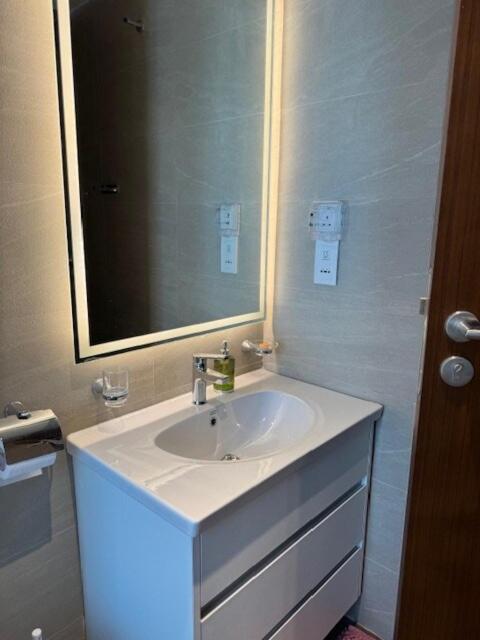 Trizen Luxury 2Br Apartment In 35Th Floor Colombo, Sri Lanka *