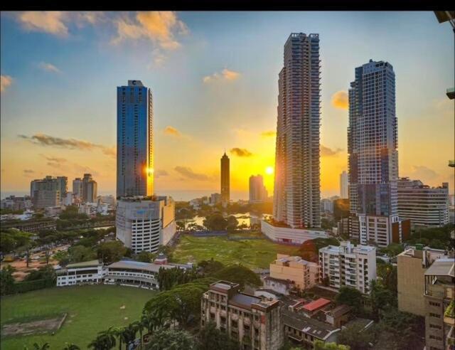 Trizen Luxury 2Br Apartment In 35Th Floor Colombo, Sri Lanka * Colombo