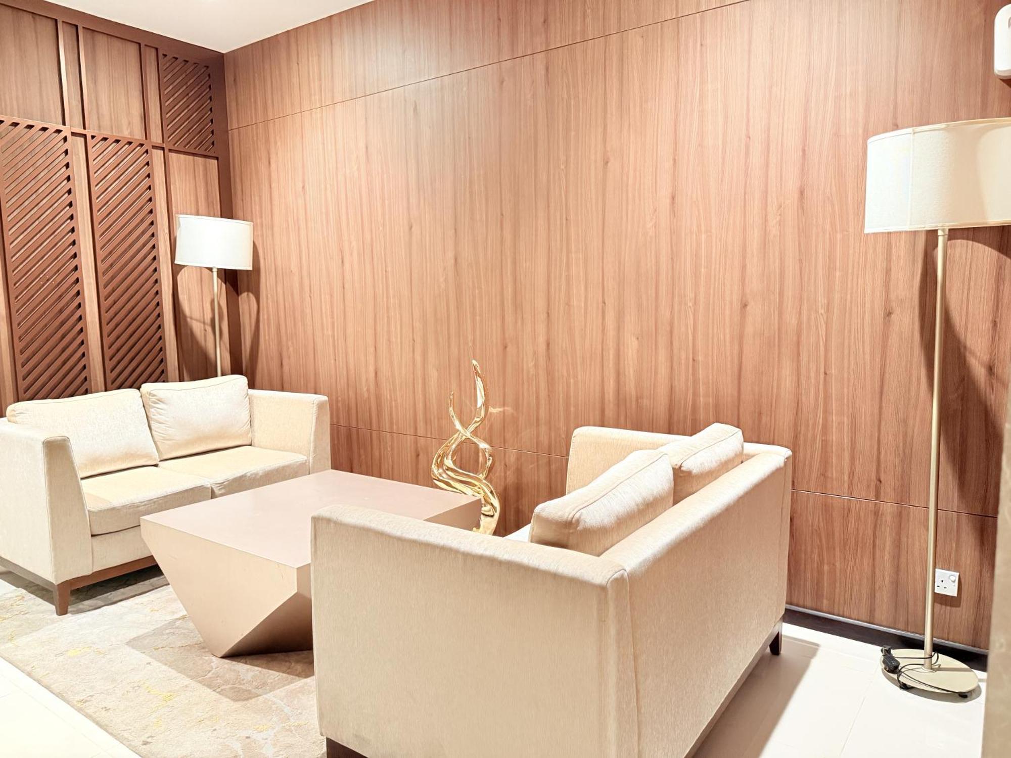 Chevalra Luxury Tri-zen In - Galle-face & Lotus Tower View Apartment *