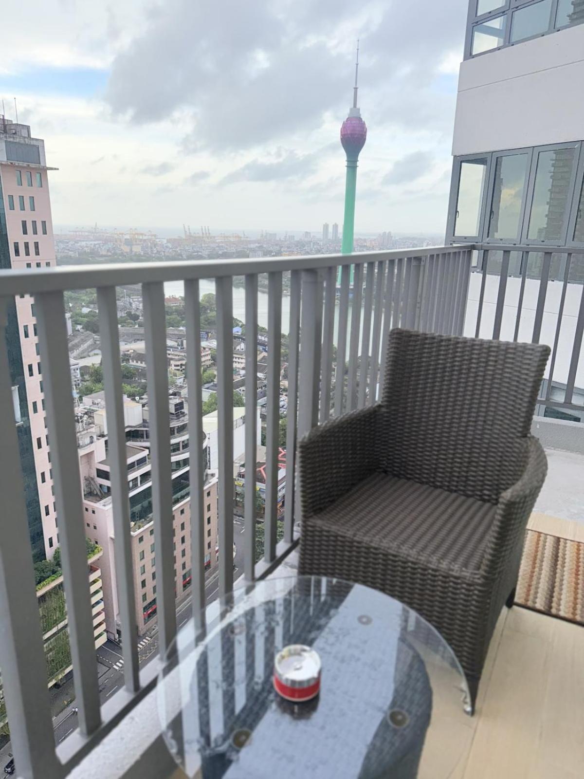 Chevalra Luxury Tri-zen In - Galle-face & Lotus Tower View *