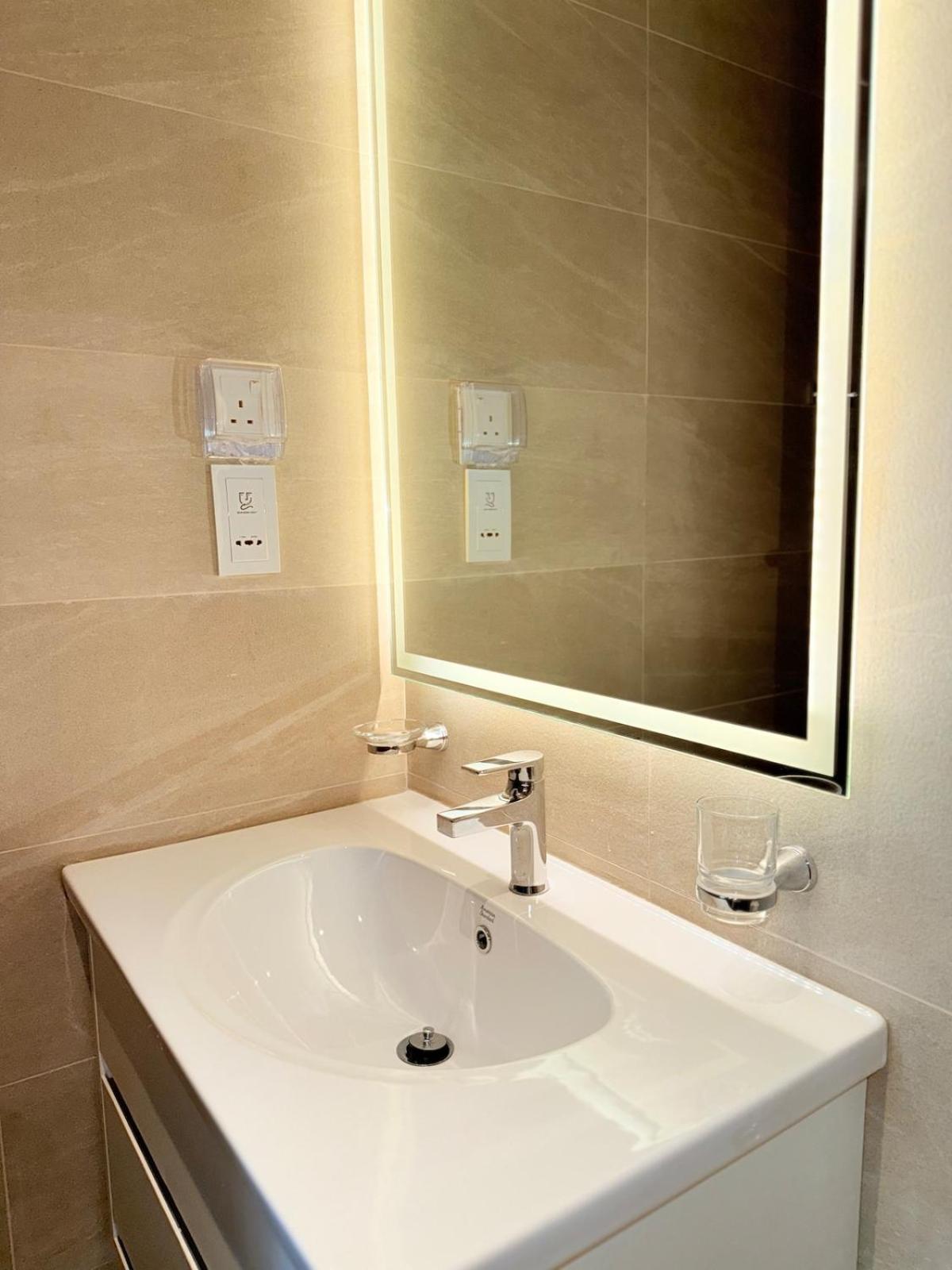 Apartment Chevalra Luxury Tri-zen In - Galle-face & Lotus Tower View *