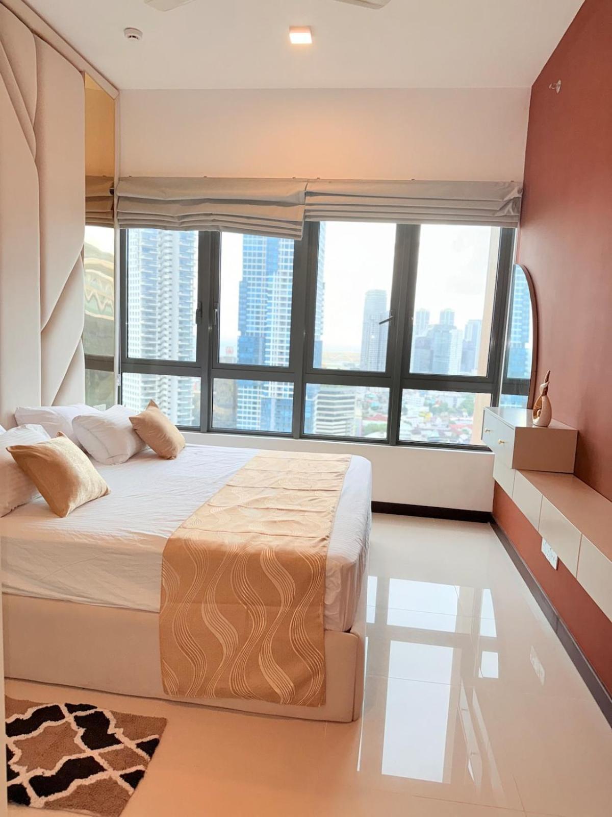 Chevalra Luxury Tri-zen In - Galle-face & Lotus Tower View Apartment *