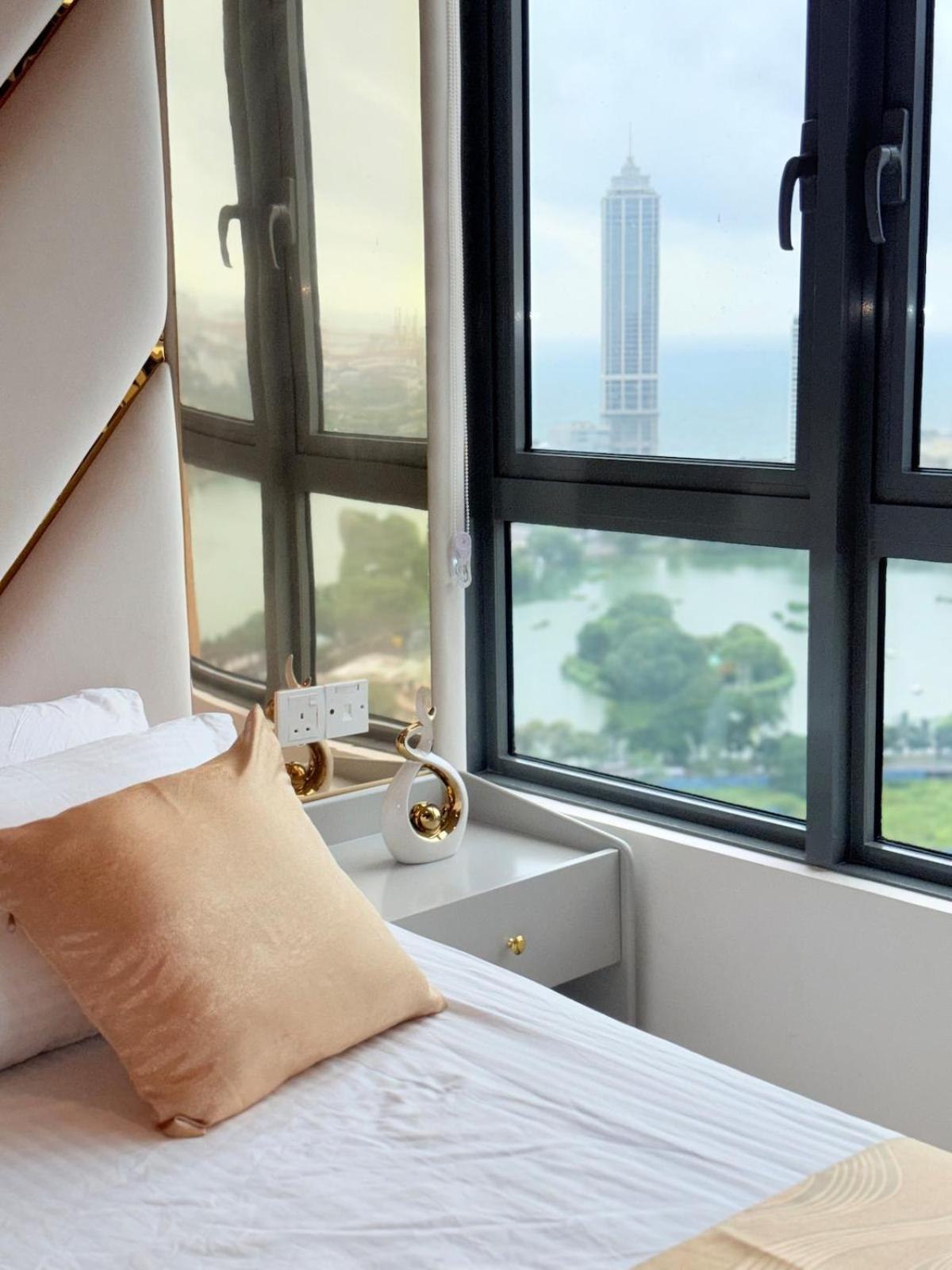 Chevalra Luxury Tri-zen In - Galle-face & Lotus Tower View Apartment *