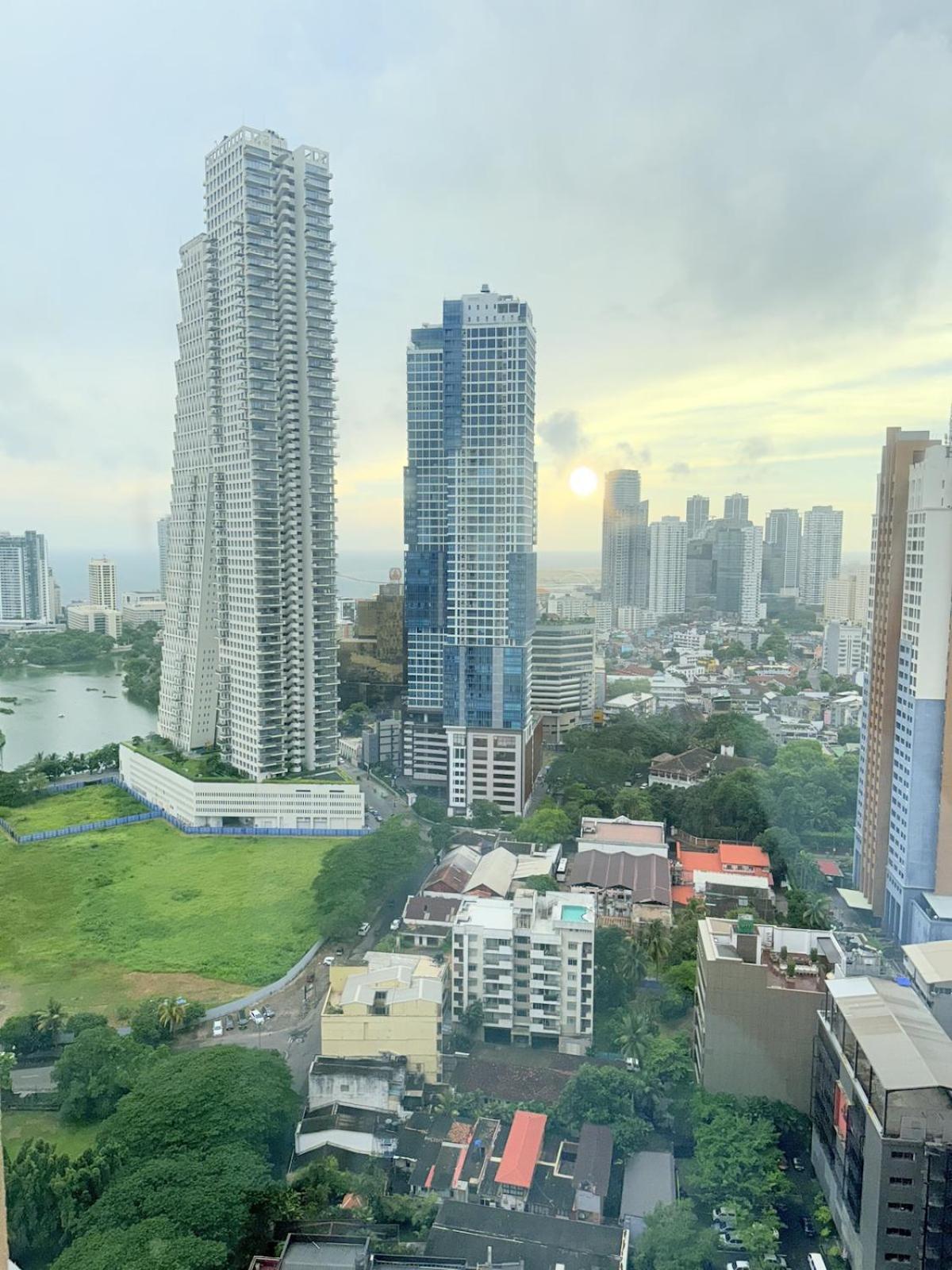 Chevalra Luxury Tri-zen In - Galle-face & Lotus Tower View Apartment *