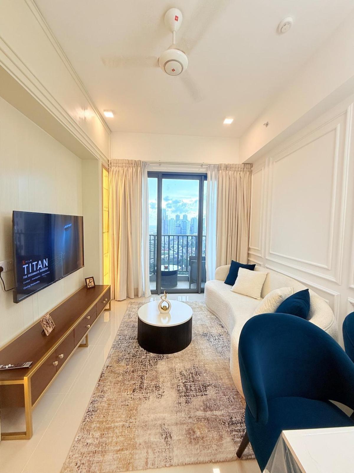 Chevalra Luxury Tri-zen In - Galle-face & Lotus Tower View * Colombo