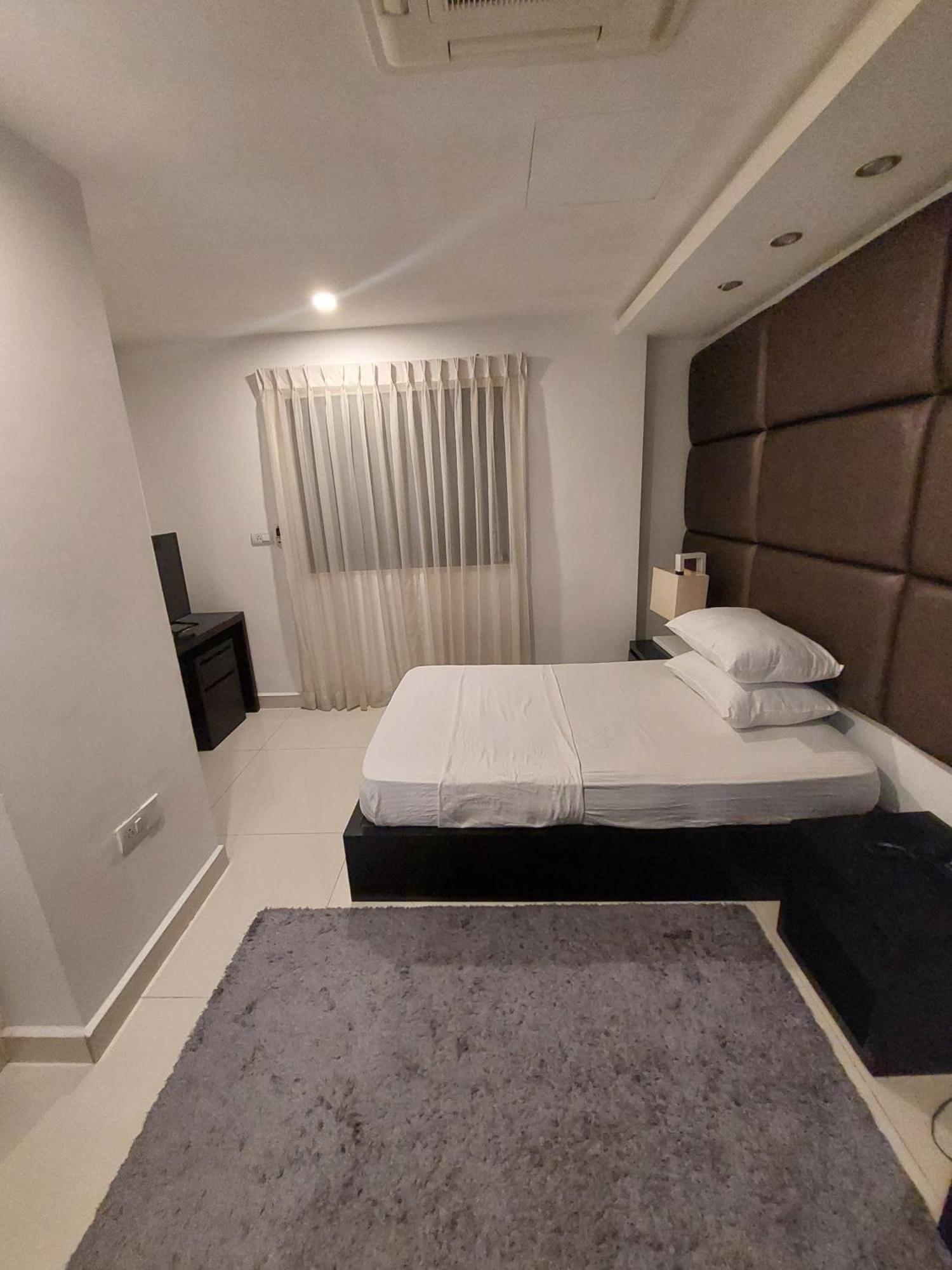 Ceylon Apartments - Platinum One Suites