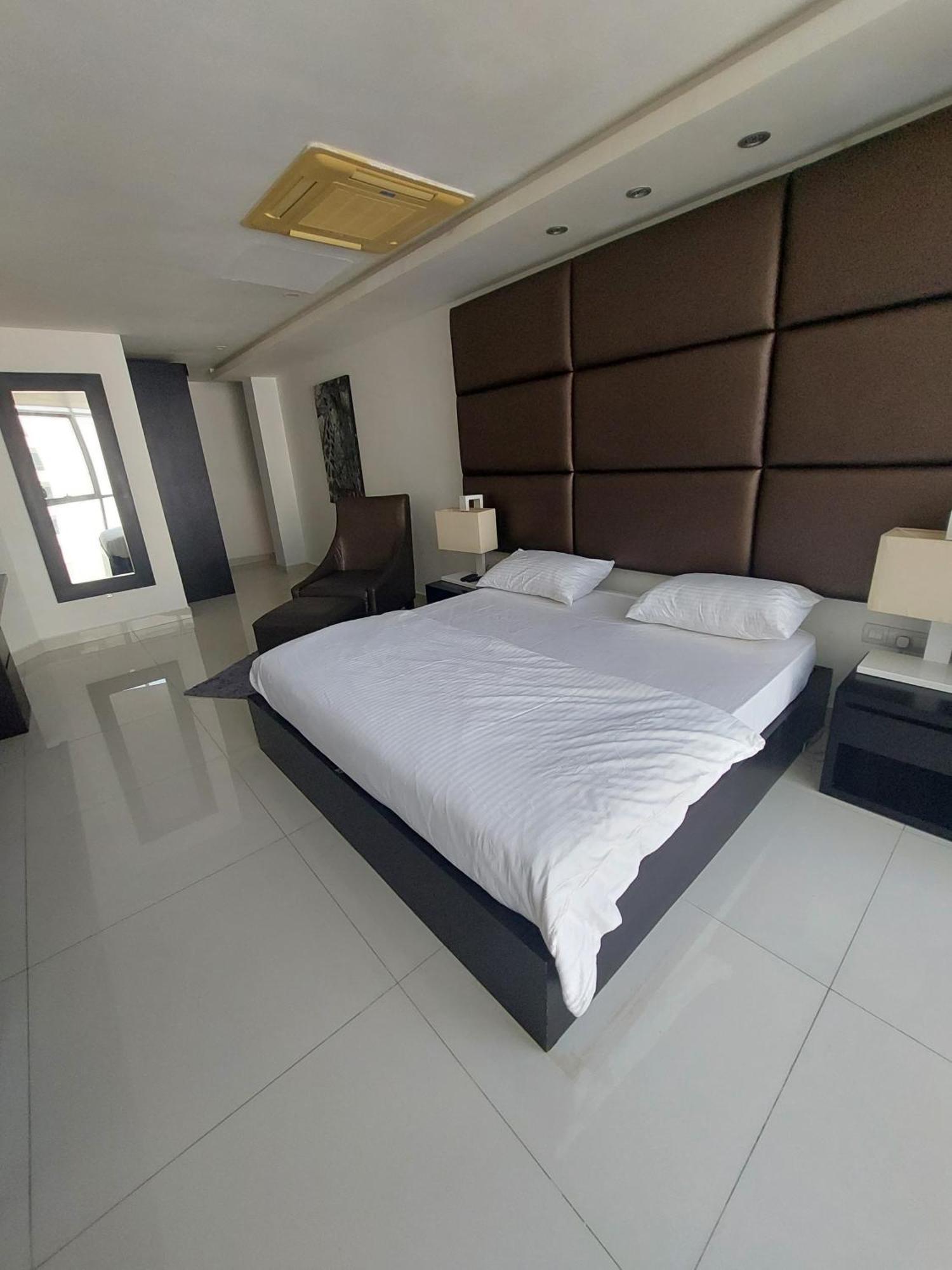 Ceylon Apartments - Platinum One Suites Apartment Colombo