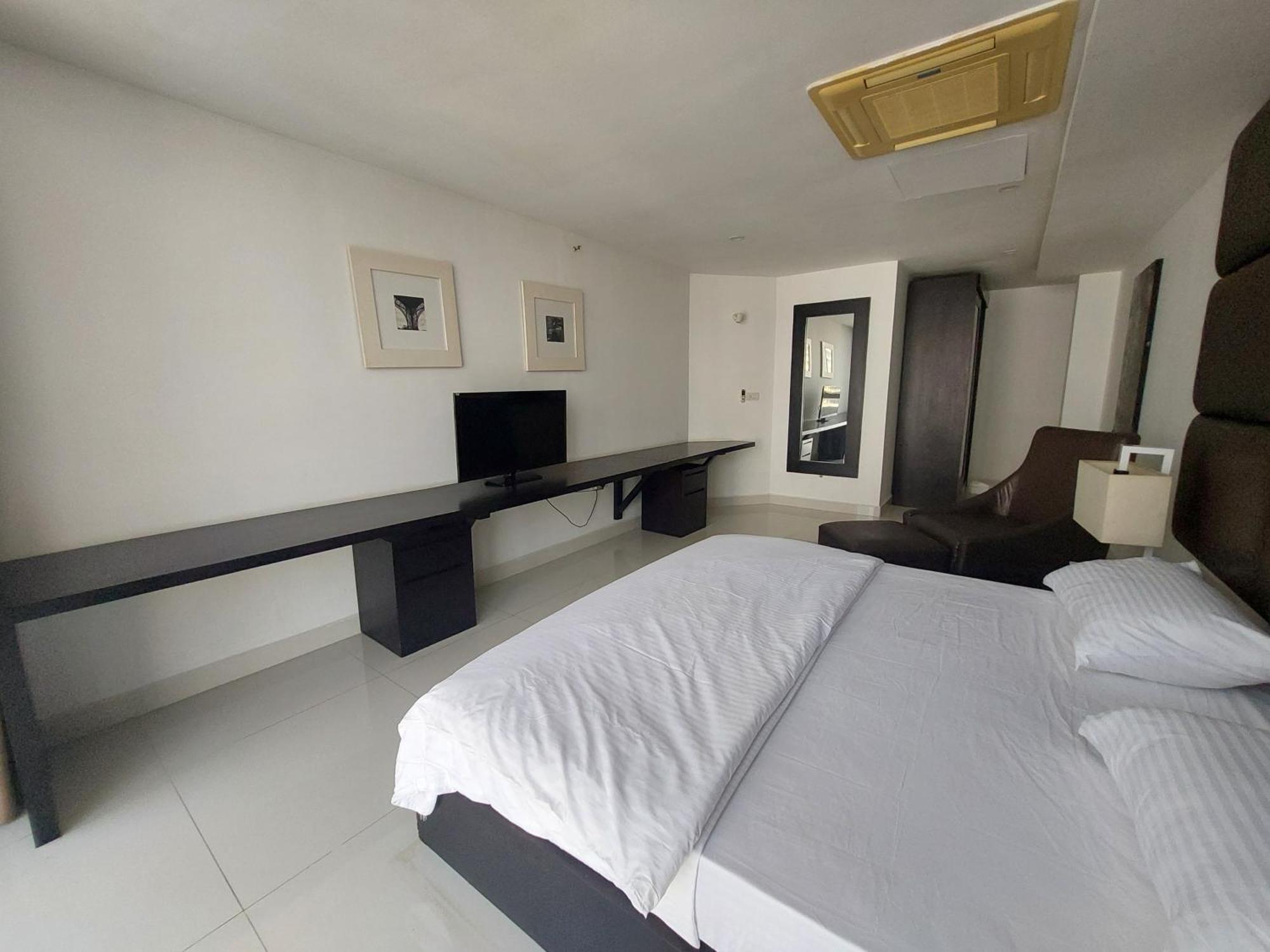 Ceylon Apartments - Platinum One Suites Apartment *