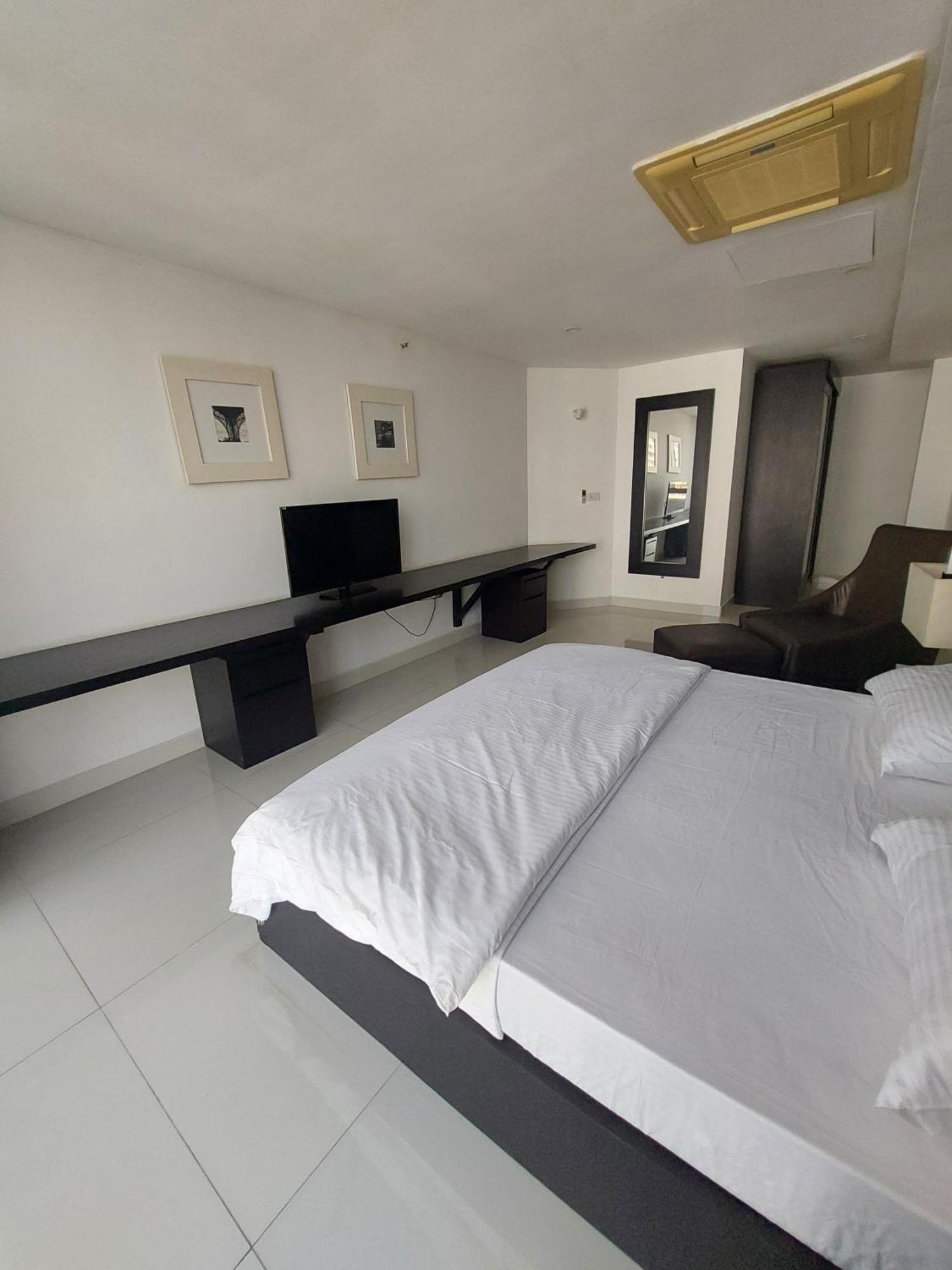 Ceylon Apartments - Platinum One Suites Apartment *