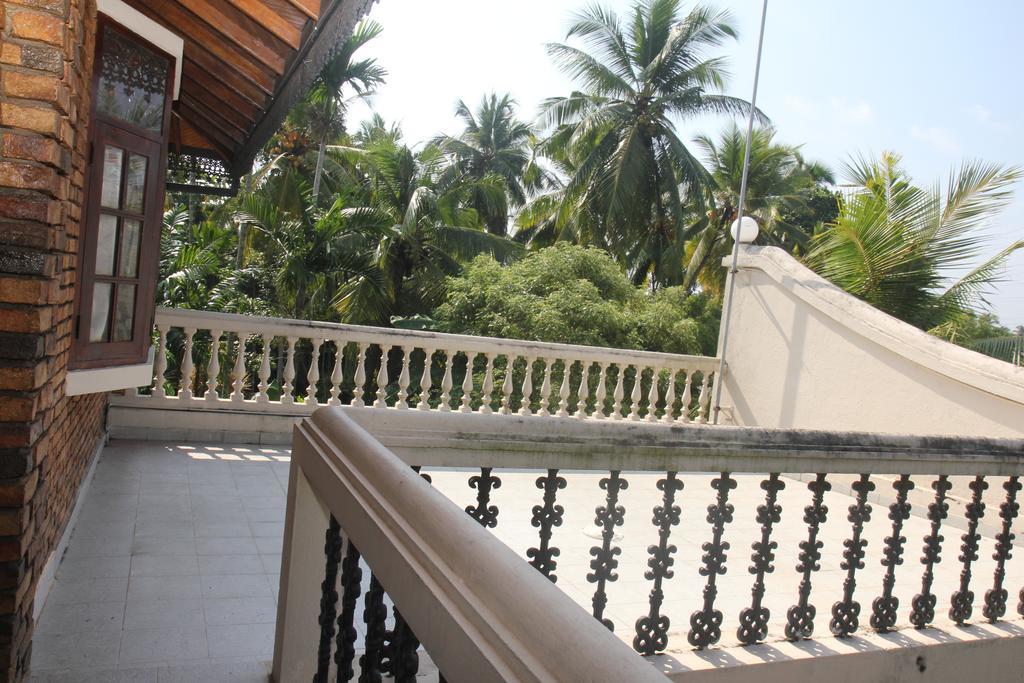 Delma Bungalow Bed & Breakfast 4*