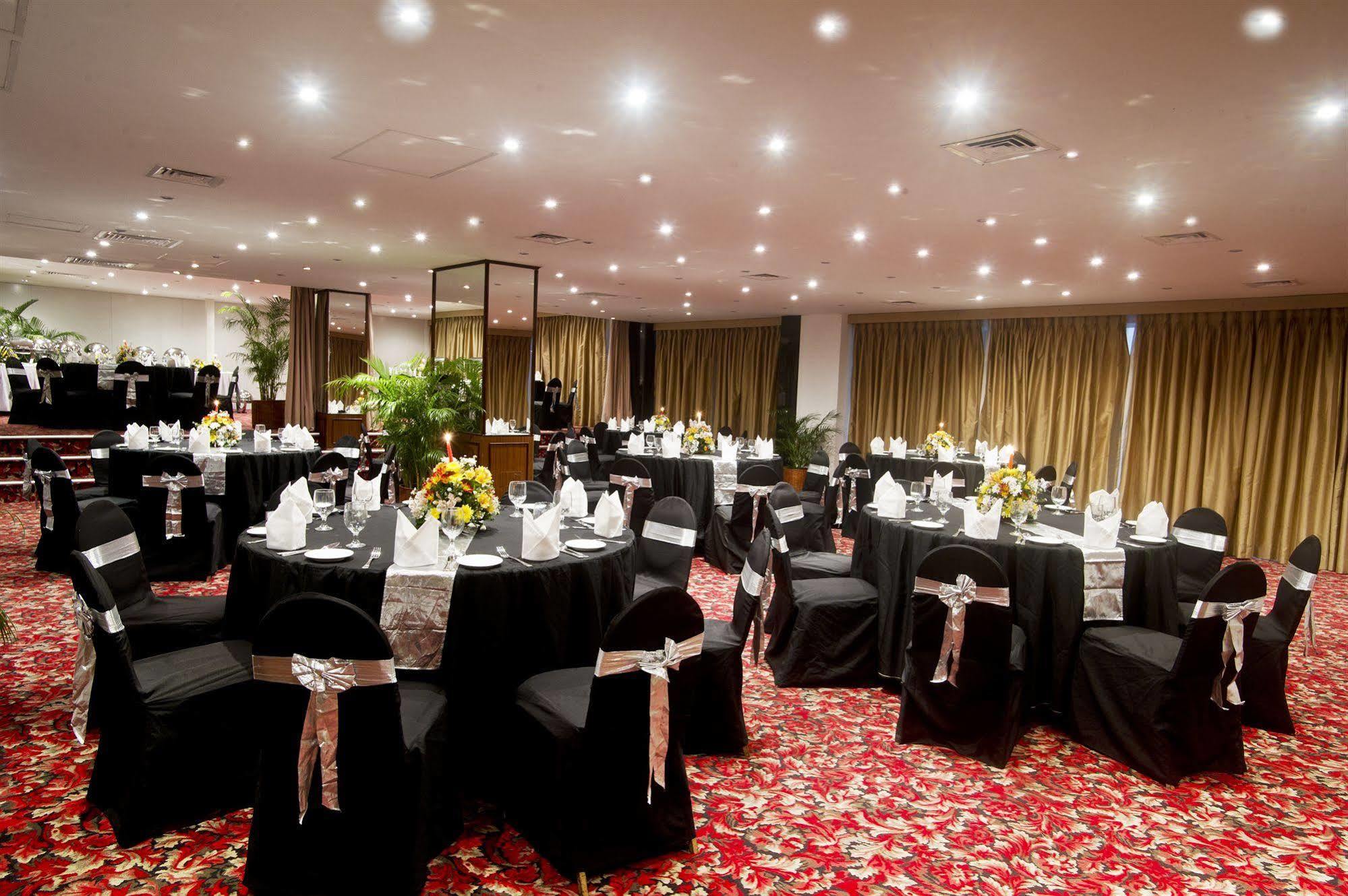 Hotel Global Towers & 4*