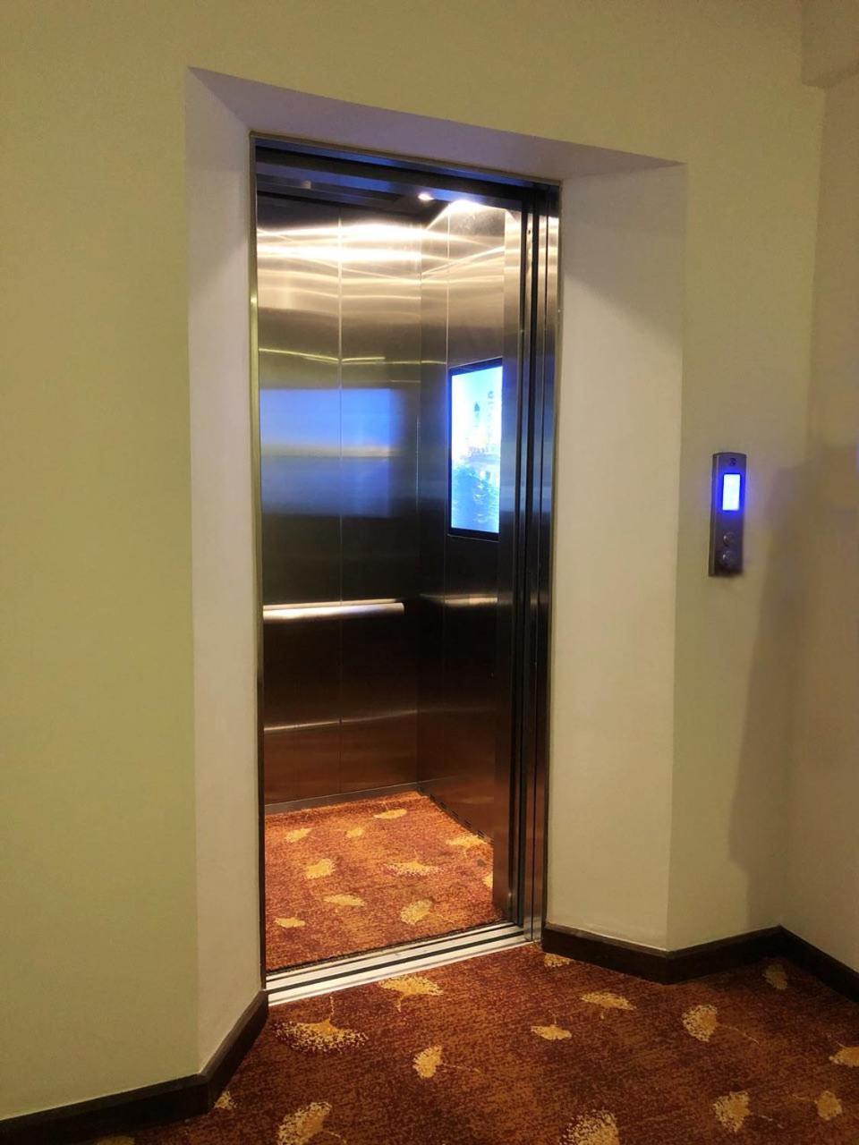 Hotel 02