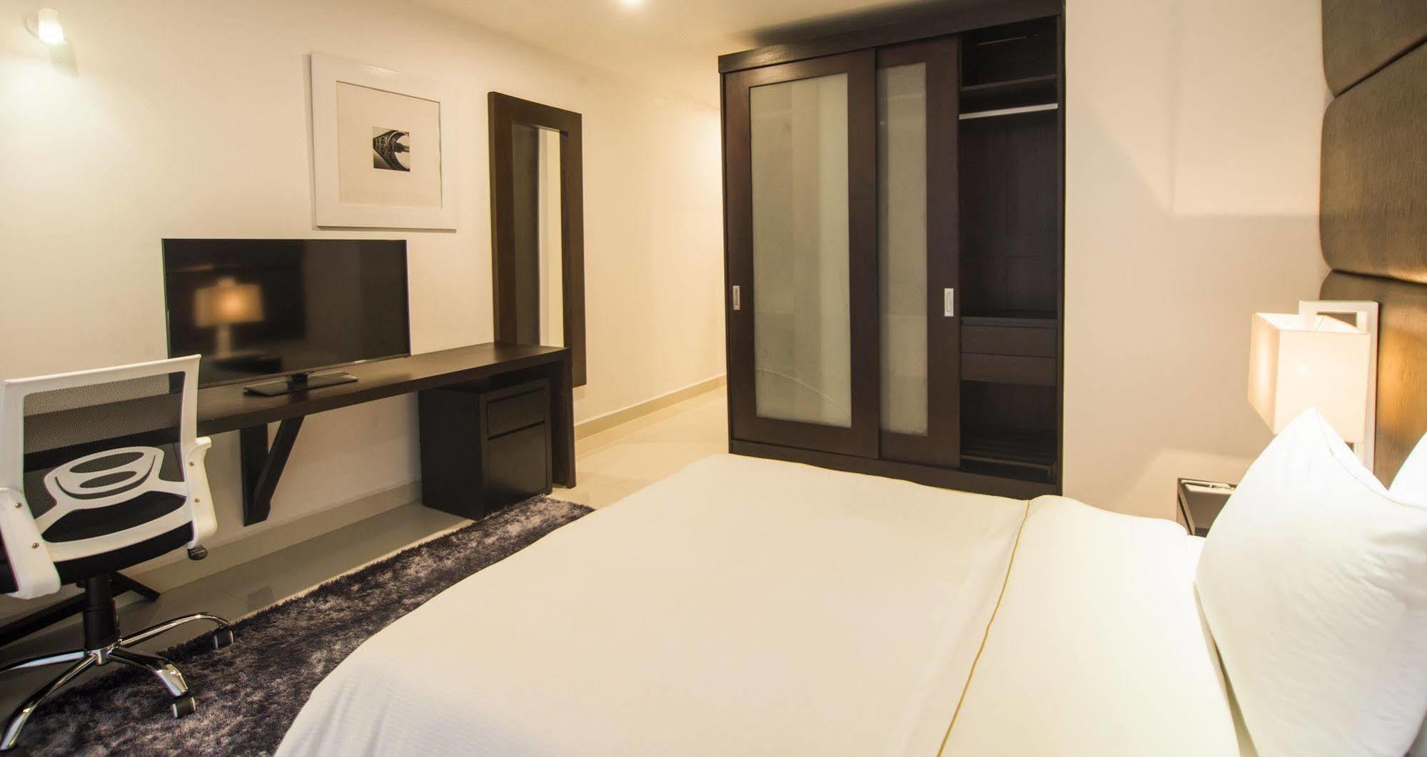 Hotel Platinum One