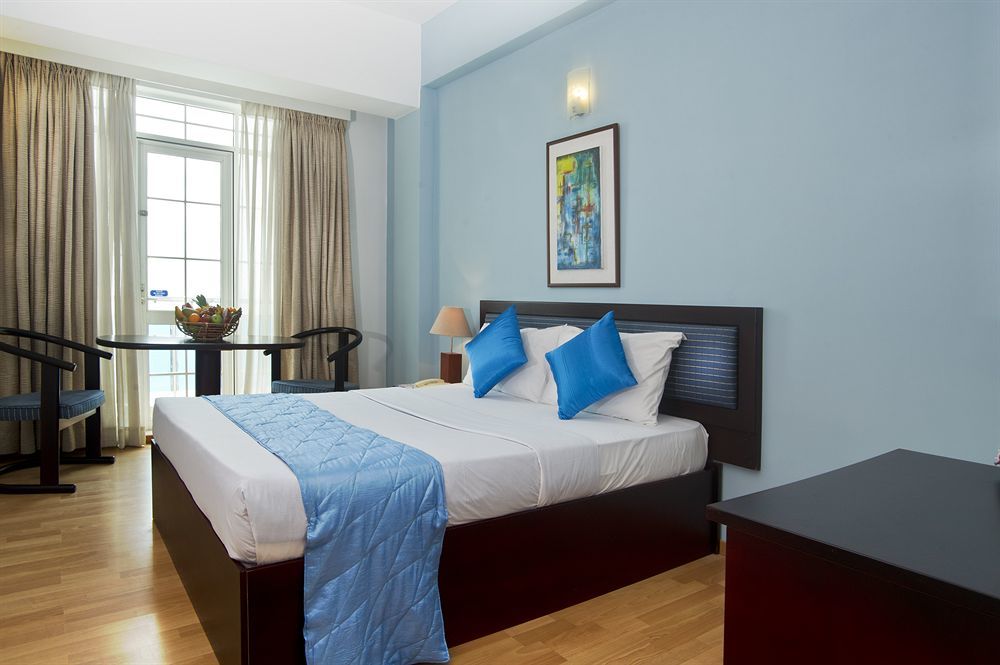 Hotel Global Towers & 4*