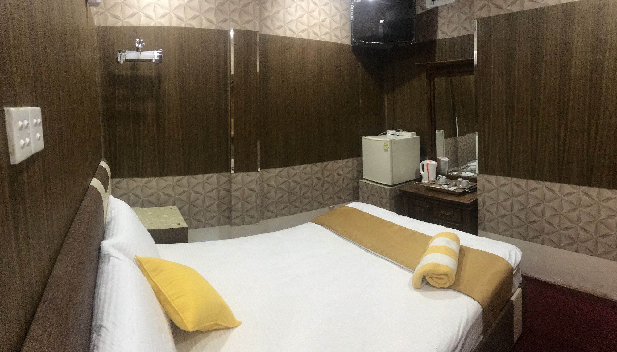 Oyo 112 Al Manaal Residency Hotel 3*