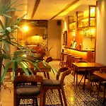 Fairway Colombo - Sri Lanka\'S First Hotel With Robot Technology