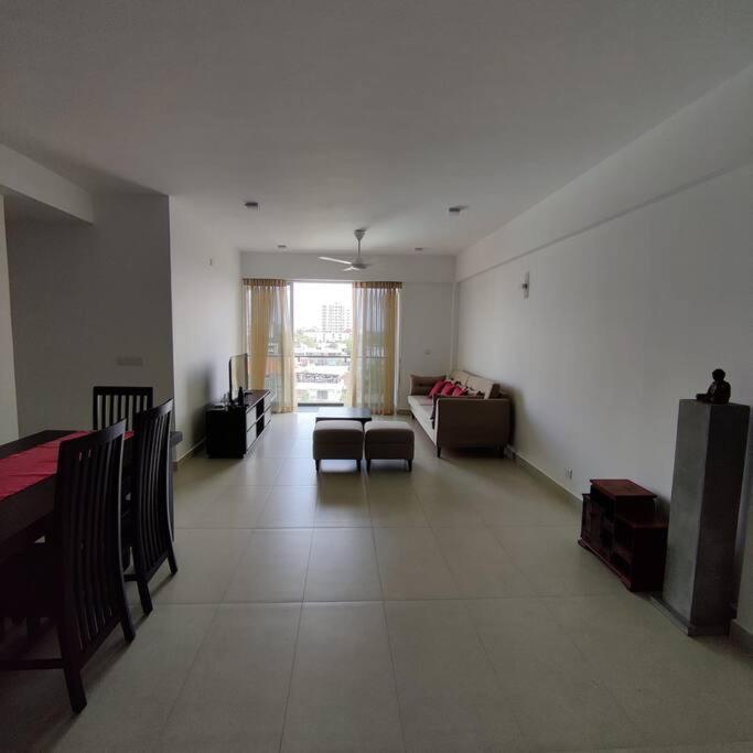 Apartamento Modern In Close Proximity To The Colombo