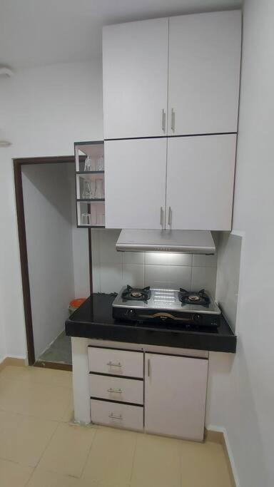 Jays - 02 At The Heart Of Convenience Apartment *