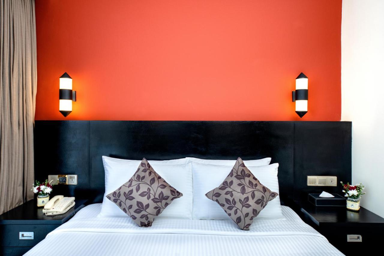 Pearl Grand By Rathna Hotel