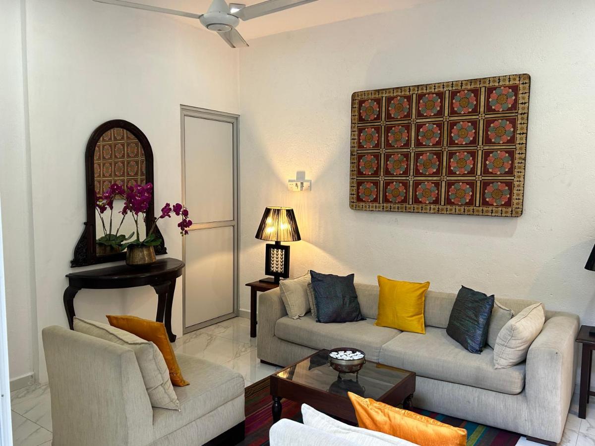 By Sunrise Guest house Colombo