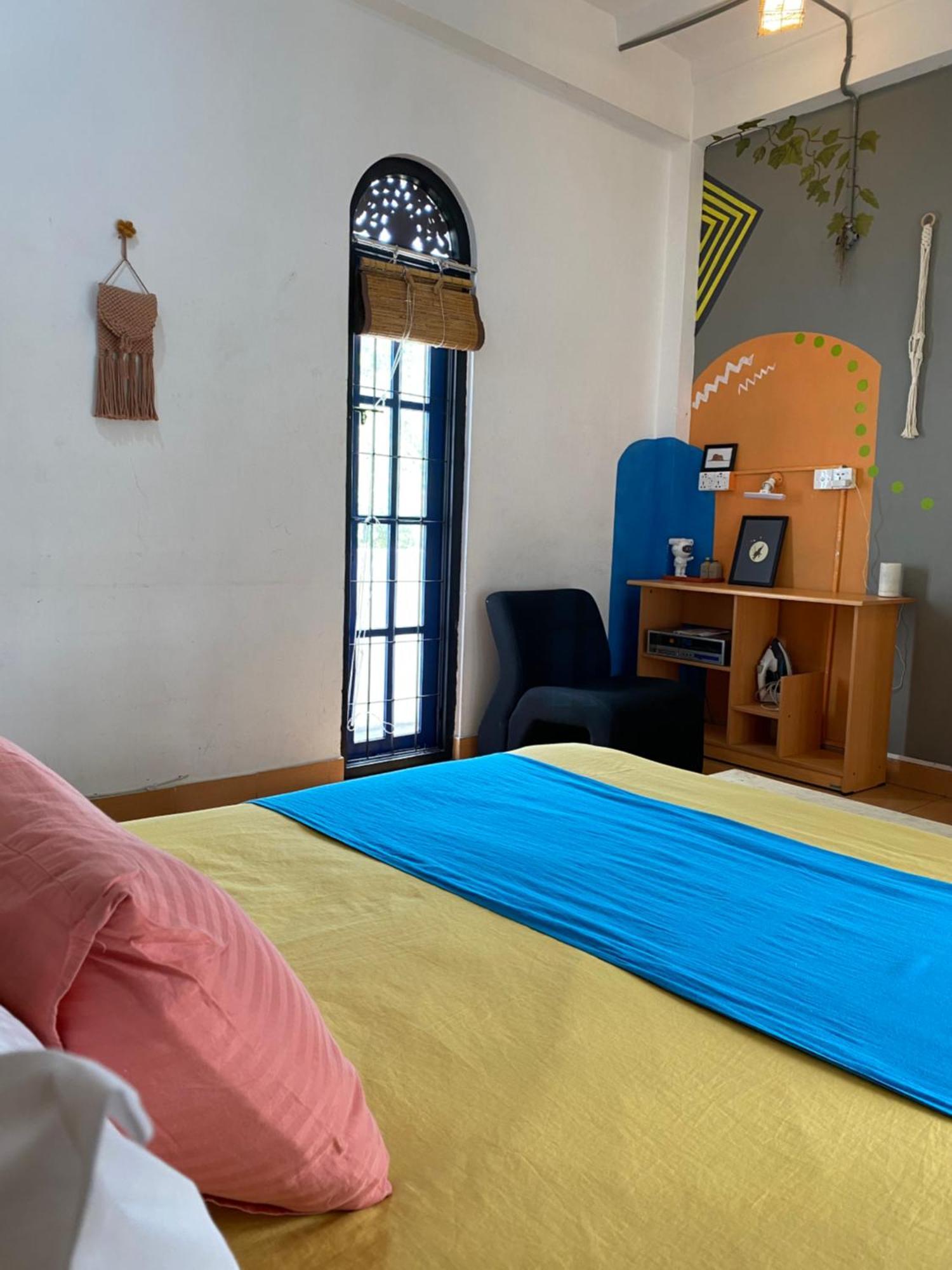 Hostel Seconds -