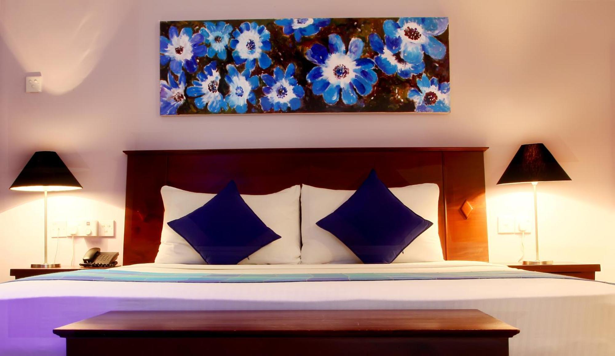 Hotel Opulent River Face 2*