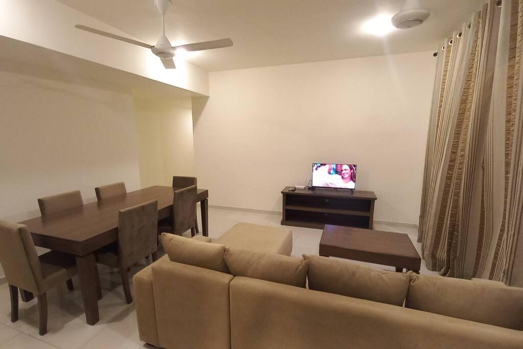 Capital Residencies Col 05 Thimba 8-4 *